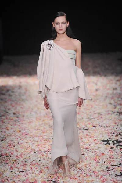 Look 19